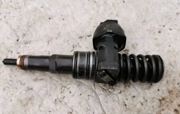 Volkswagen PASSAT B5 Fuel injector 0414720216