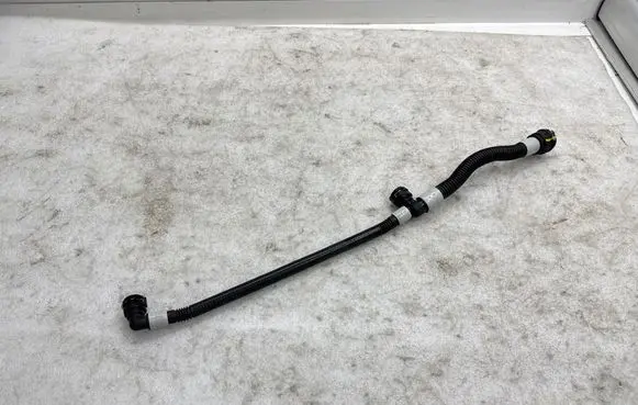 Tesla Model Y Electric car engine cooling hoses/pipes 107757600F