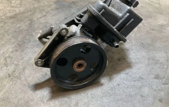 Mercedes-Benz Sprinter W906 Power steering pump