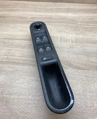 Renault Espace IV Electric window control switch 8200857523