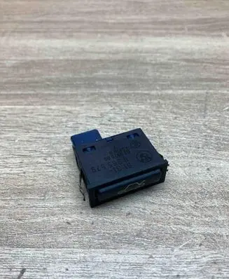 BMW 5 E39 Tailgate opening switch 8365579 459700