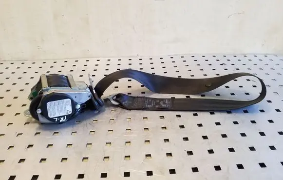 Skoda Octavia Mk2 (1Z) Front seatbelt 1Z0857701C
