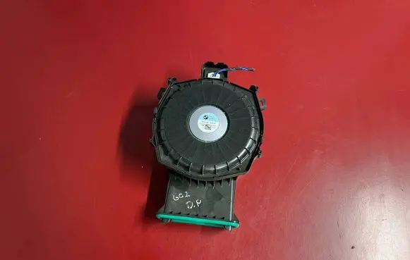 BMW X4 G02 Subwoofer speaker 6811926 65136811926