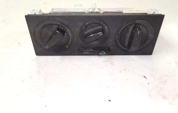 Volkswagen PASSAT B5 Climate control unit 1J0820045G