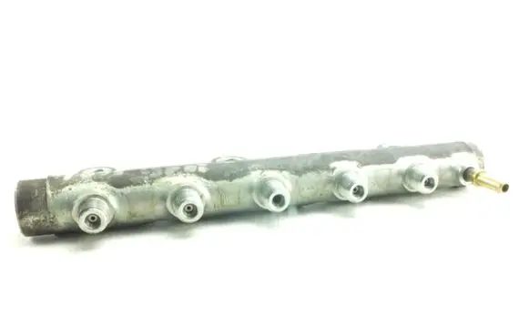 Renault Megane I Fuel injector supply line/pipe 