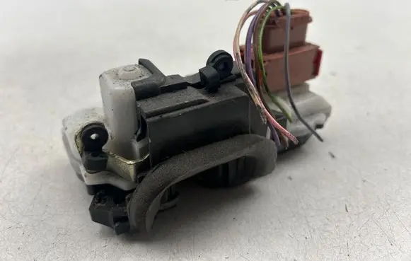 Peugeot 607 Front door lock