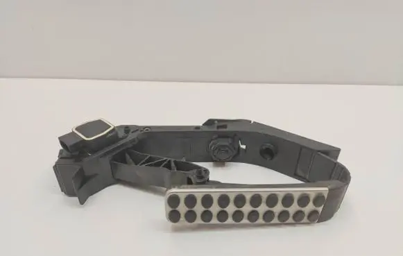 Mercedes-Benz SL R230 Accelerator throttle pedal A2303000104 A2033010001