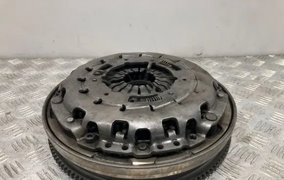 BMW 1 E81 E87 Clutch set kit 32307871 415055210 124058910
