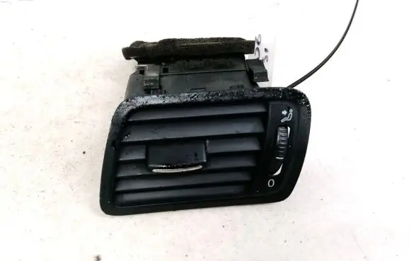 Volkswagen PASSAT B6 Dash center air vent grill 3C1819701 P0108666