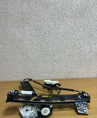Mercedes-Benz CLA C117 X117 W117 Front door window regulator motor A2078200642 D7017