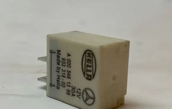 Mercedes-Benz C W203 Other relay A0005461366 93331800