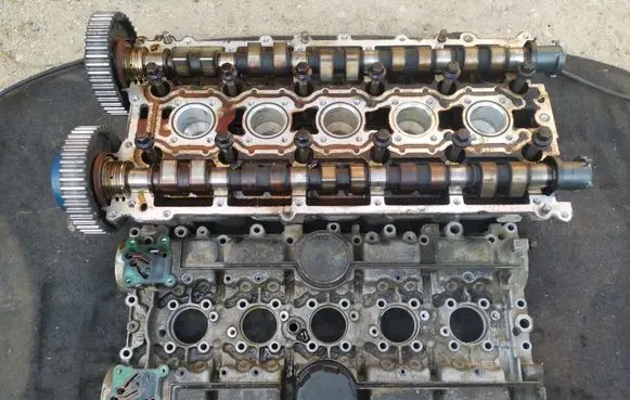 Volvo XC90 Engine head 8642284 9497786 1001837007