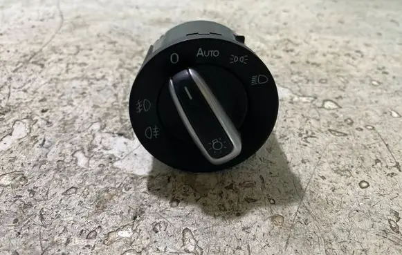Volkswagen PASSAT B6 Light switch