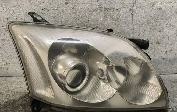 Toyota Avensis T250 Headlight/headlamp