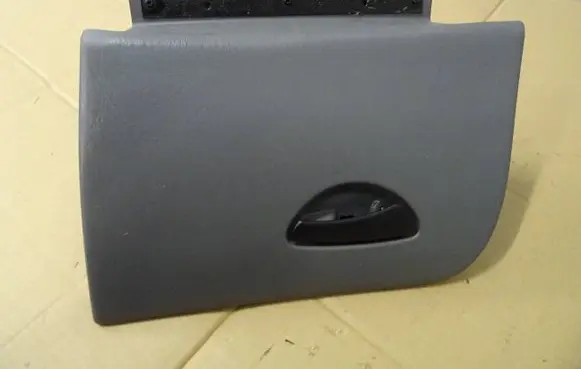 Ford Focus Glove box