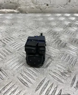 Toyota Avensis T270 Wing mirror switch 183646