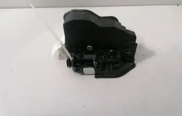 BMW 6 F12 F13 Coupe door lock (next to the handle) 7202145