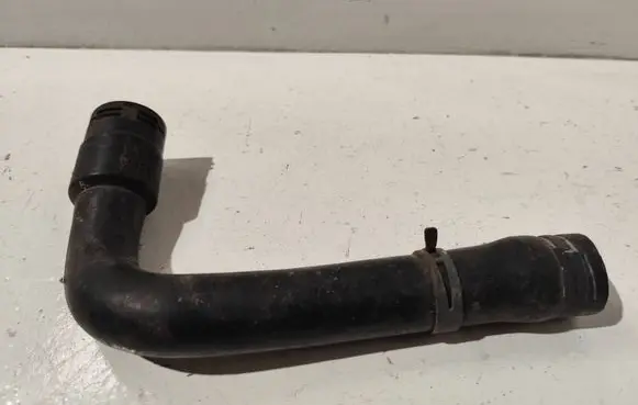 Engine coolant pipe/hose