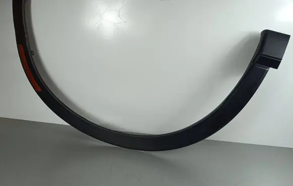 Fender trim (molding)