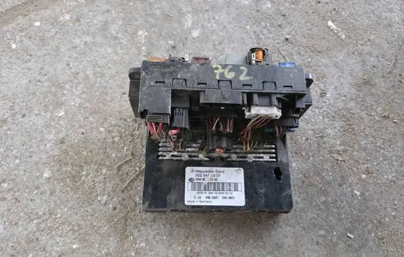 Mercedes-Benz C W203 Fuse box set 0025459301