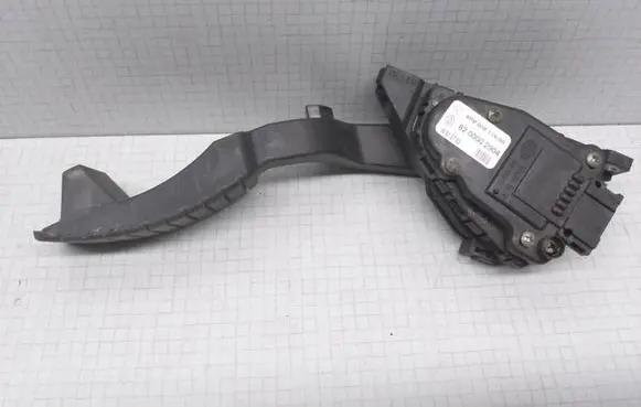 Renault Laguna II Accelerator throttle pedal 8200002904 6PV00811900