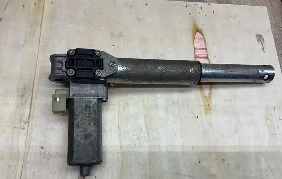 BMW 5 E60 E61 Seat adjustment motor 0390203234 8321087