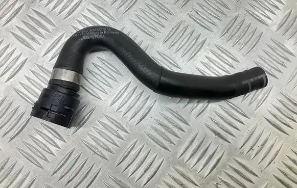 Volkswagen PASSAT B8 Engine coolant pipe/hose 5Q0122101S