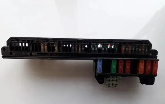 BMW 5 E60 E61 Fuse box set 6114695733001 18917