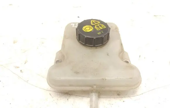 Mazda 5 Brake fluid reservoir C23643550
