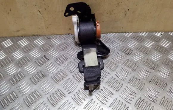 Middle seatbelt (rear)