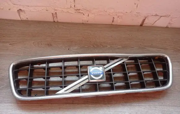 Volvo S60 Front bumper upper radiator grill 08693331