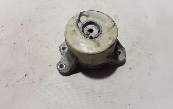 Engine mount bracket