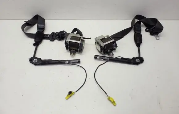 Opel Zafira C Front seatbelt 13312742 13312743