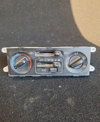 Subaru Forester SF Climate control unit