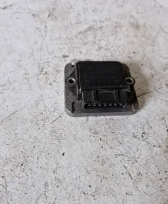 Volkswagen Golf III Ignition amplifier control unit 191905351B 339373