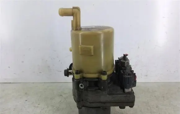 Mazda 3 Power steering pump