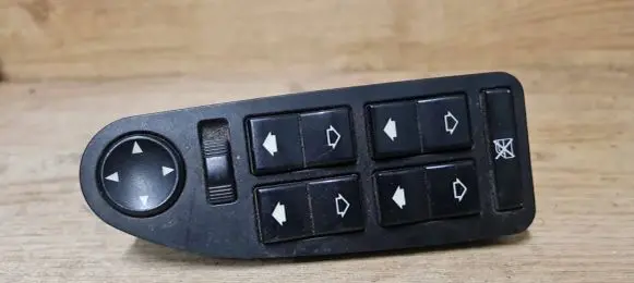 BMW 5 E39 Electric window control switch 8368966