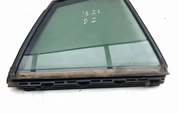 Toyota Prius (XW50) Rear vent window glass 6818847030