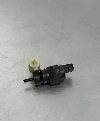 Audi Q7 4M Windscreen/windshield washer pump 1K6955651