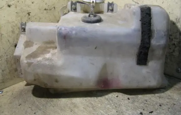 Mitsubishi Pajero Sport I Lamp washer fluid tank 