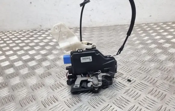 Volkswagen Golf V Rear door lock 7L0839015D