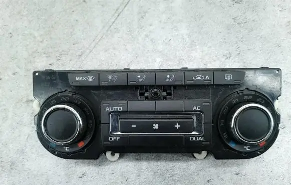Skoda Octavia Mk2 (1Z) Climate control/heater control trim 