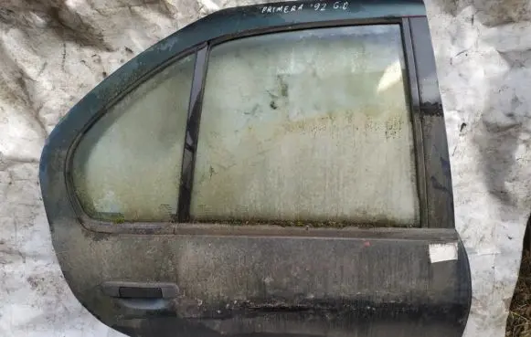 Nissan Primera Rear door