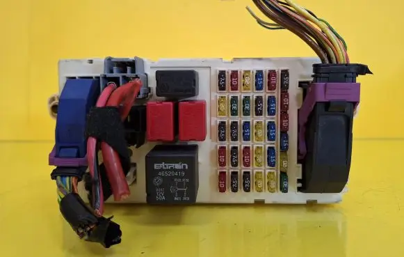 Alfa Romeo 147 Fuse box set 501208570050 46746375 46558758
