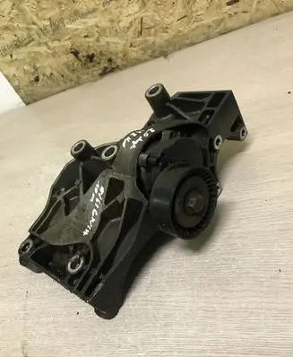 Opel Insignia A Generator/alternator bracket 55562863