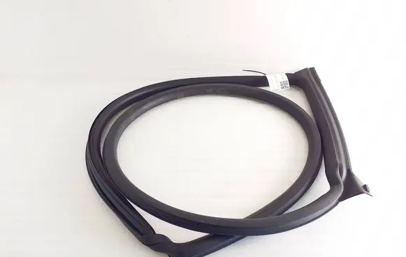 Maserati Levante Front door rubber seal 670032866