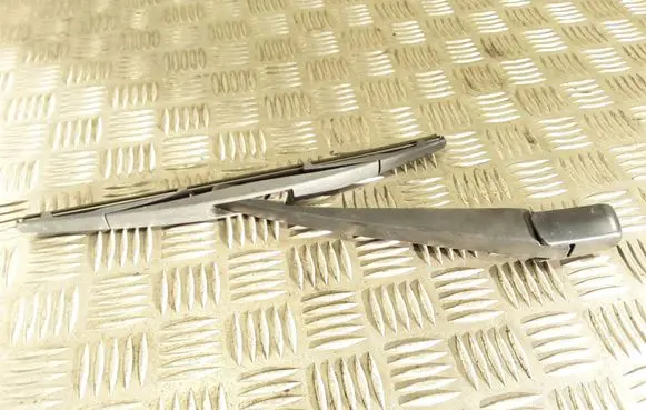 Honda Civic IX Rear wiper blade arm
