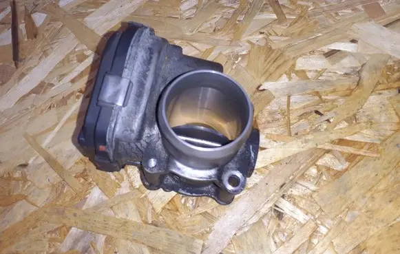 Peugeot 5008 Throttle valve 9673534480