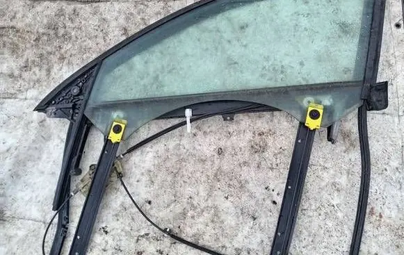 Audi A6 S6 C6 4F Front door window/glass frame 4F0837461D