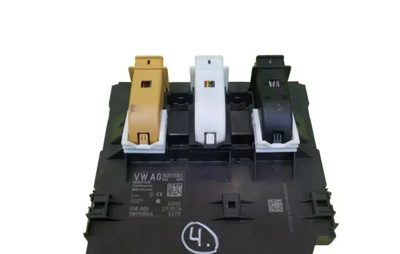 Volkswagen Caddy Central body control module 5K0937086S